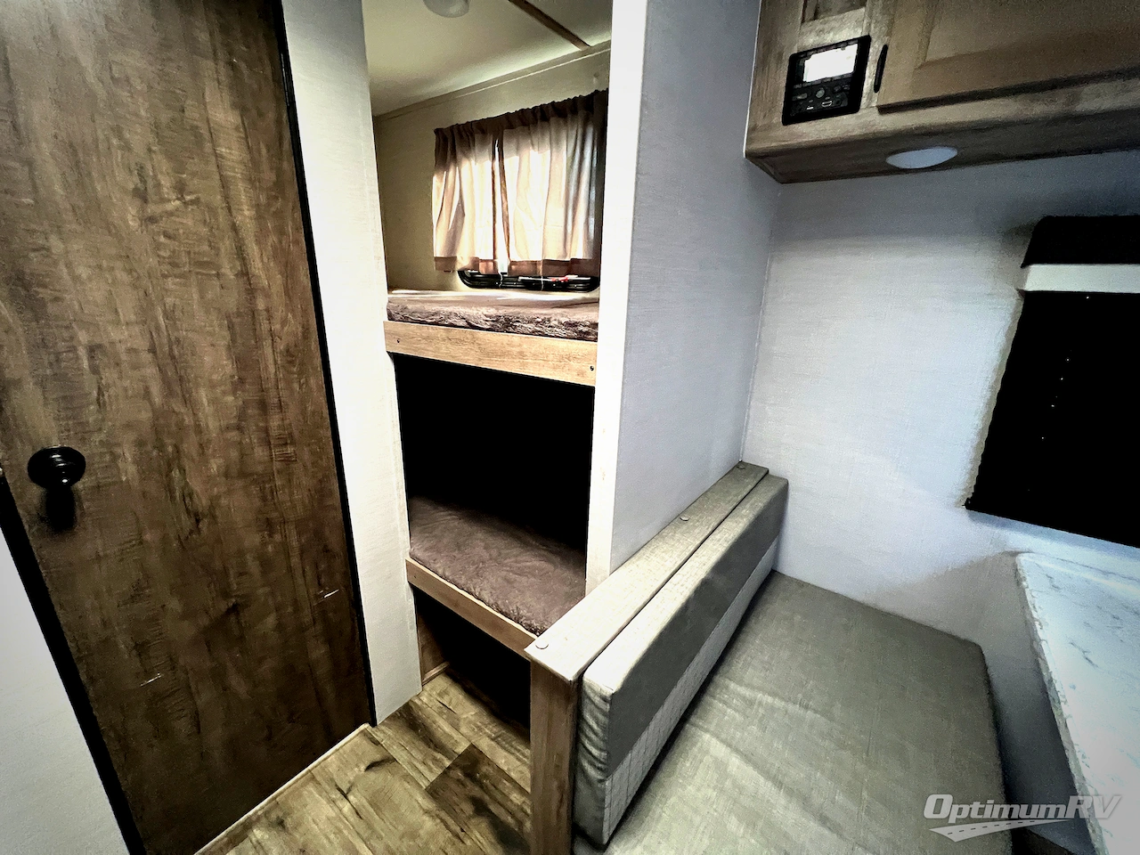 2024 Gulf Stream Kingsport Super Lite 199DD Photo 13