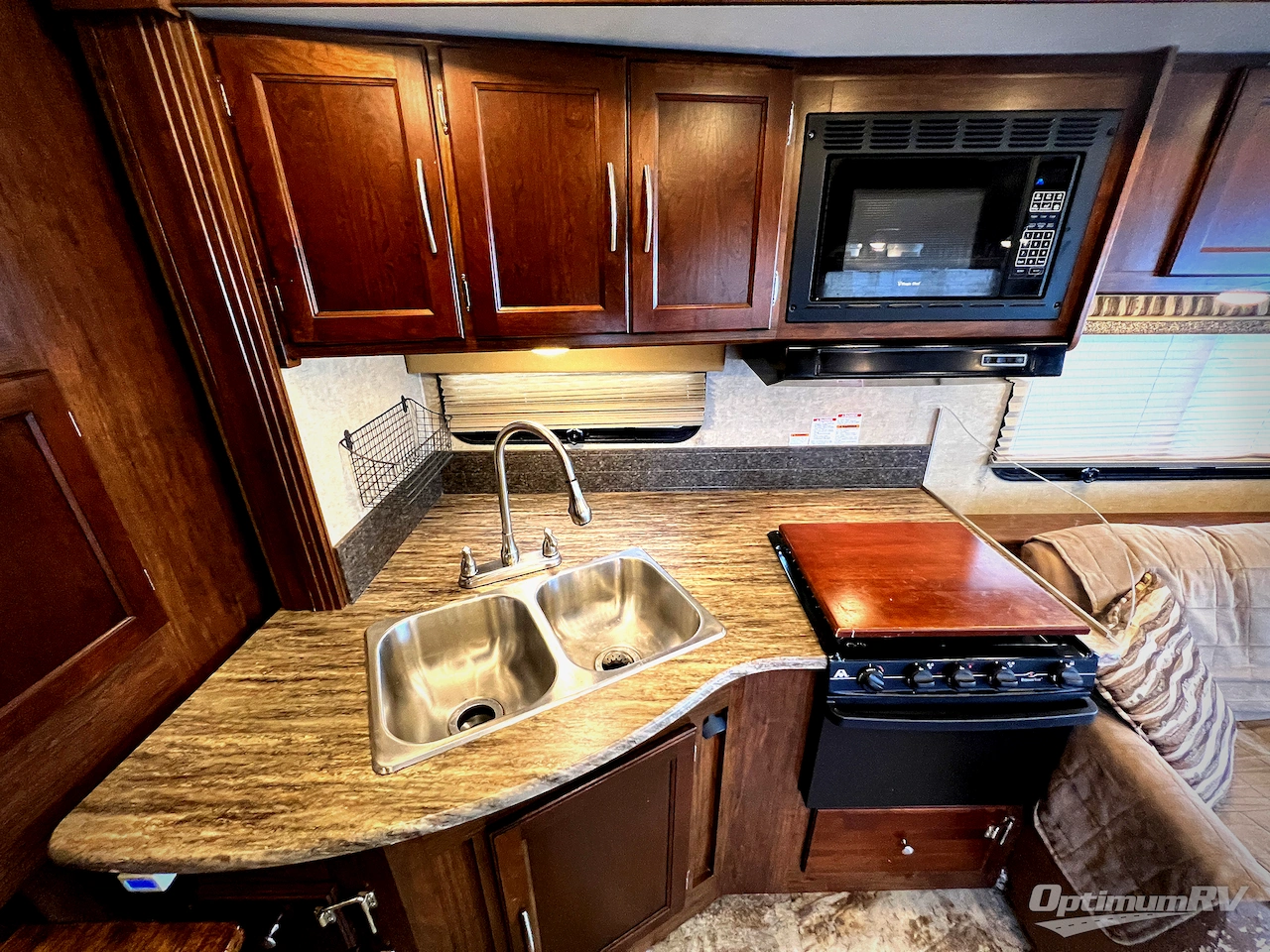 2017 Coachmen Pursuit 33 BH Photo 16