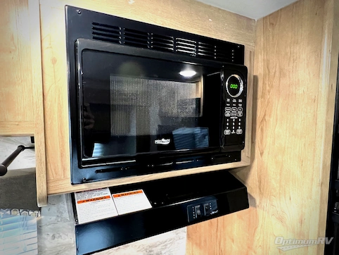 2021 Winnebago Towables Micro Minnie 2106DS RV Photo 3