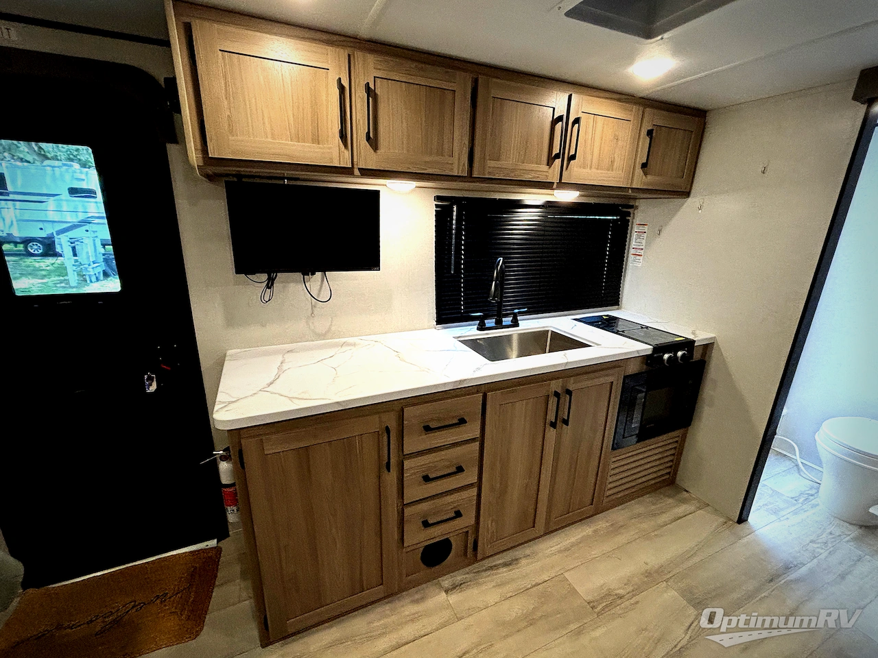 2025 Keystone Coleman Light 18RX Photo 8