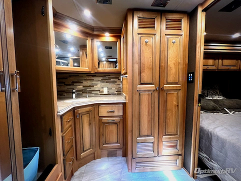 2019 Tiffin Phaeton 40 QBH RV Photo 4