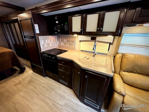 2019 Thor Windsport 29M RV Photo 3