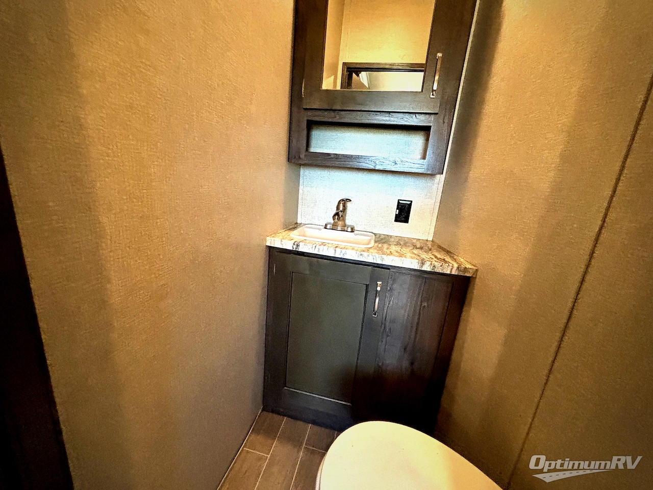 2019 Keystone Montana High Country 364BH Photo 13