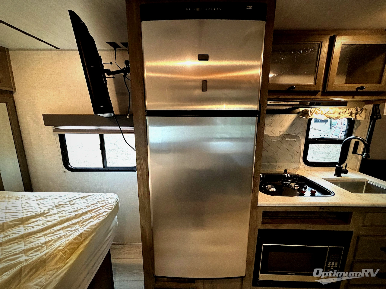 2022 Forest River Surveyor Legend 19RBLE Photo 5