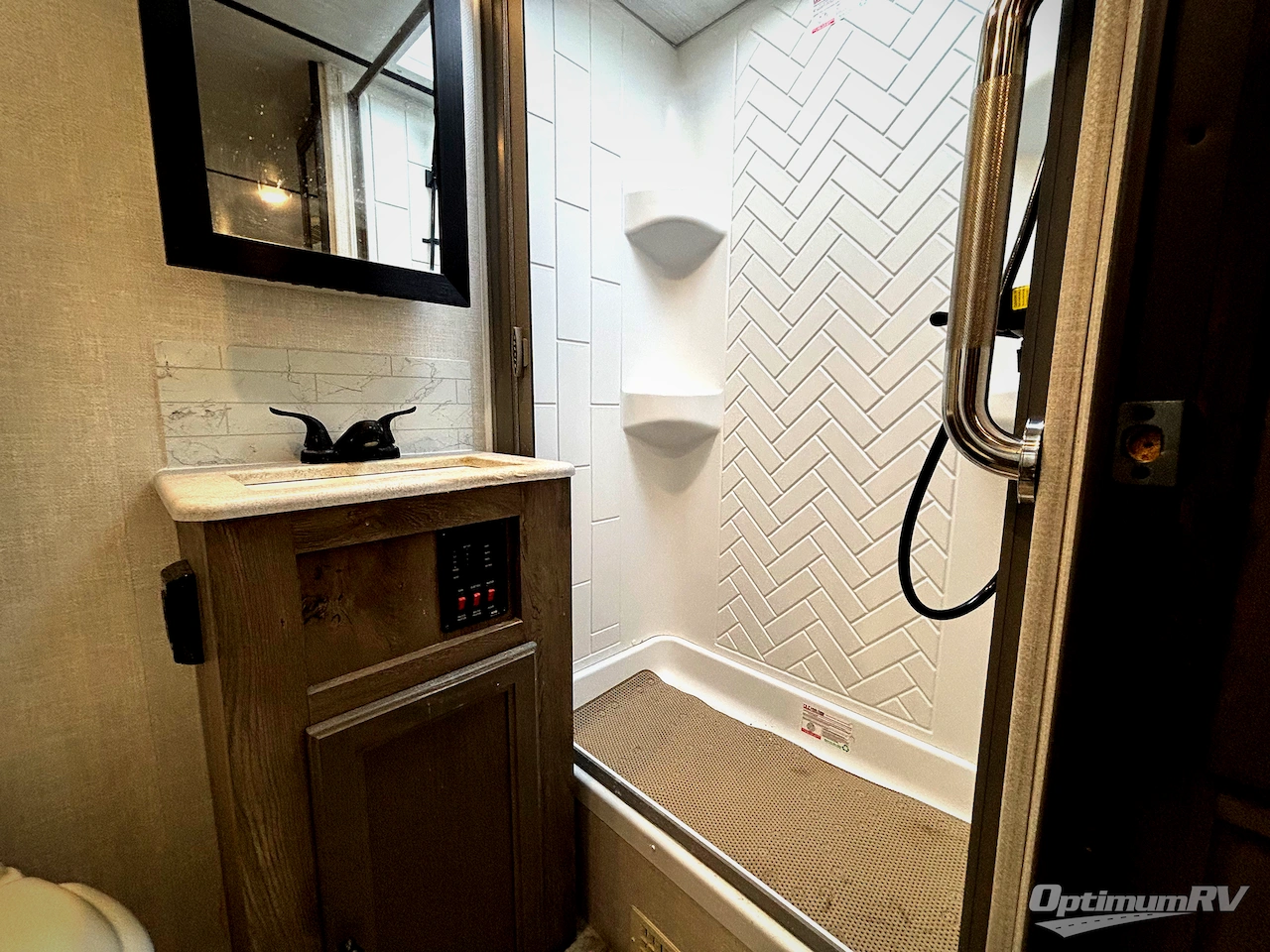 2022 Forest River Surveyor Legend 19RBLE Photo 9