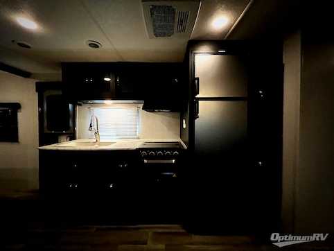 2022 Coachmen Freedom Express Select 31SE RV Photo 3