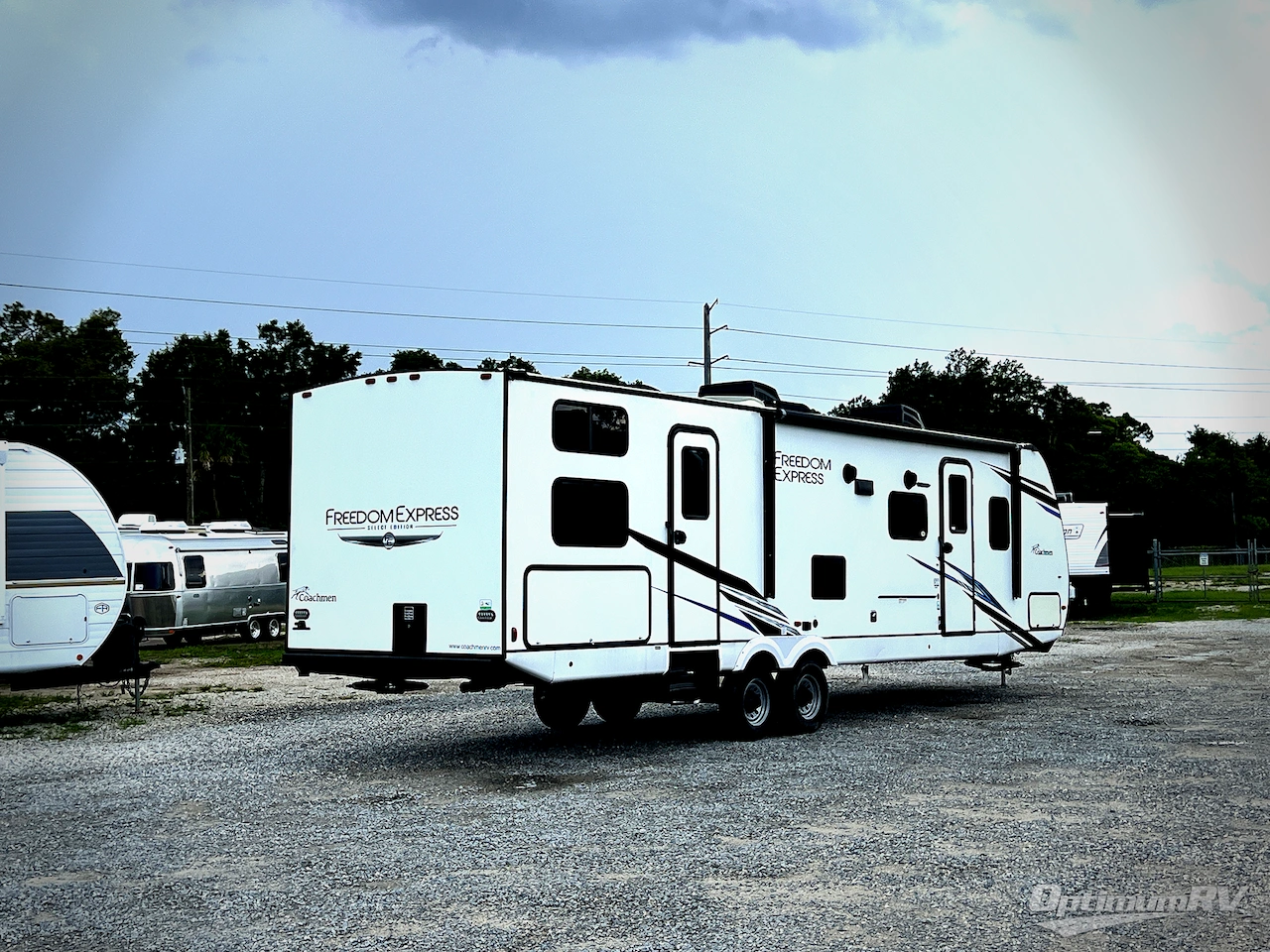 2022 Coachmen Freedom Express Select 31SE Photo 2