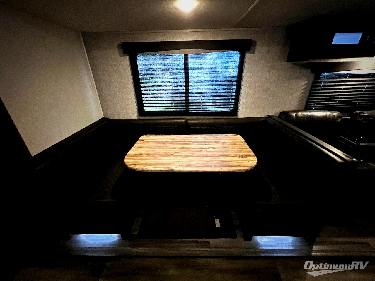 2022 Coachmen Freedom Express Select 31SE Photo 10