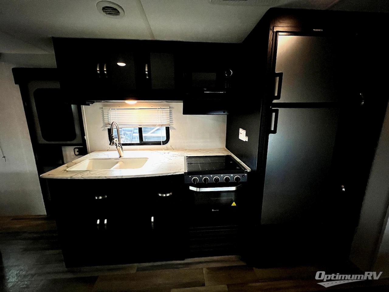 2022 Coachmen Freedom Express Select 31SE Photo 6