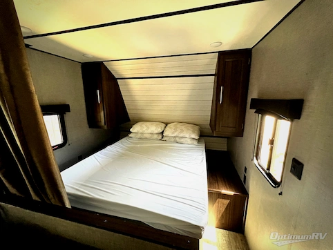 2019 CrossRoads Zinger ZR252BH RV Photo 3