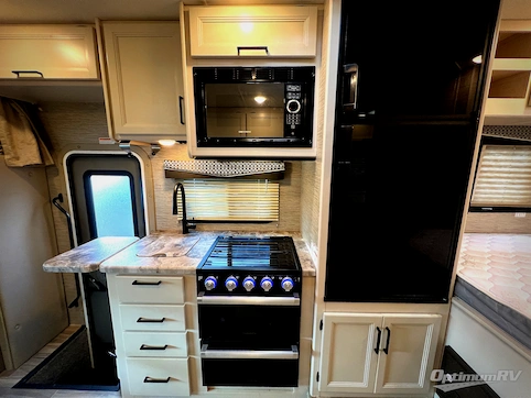 2021 Thor Four Winds 22E RV Photo 3