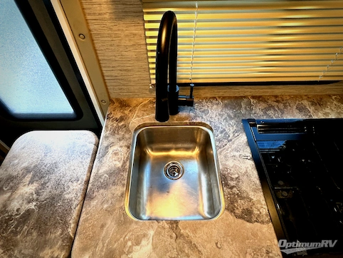 2021 Thor Four Winds 22E RV Photo 3