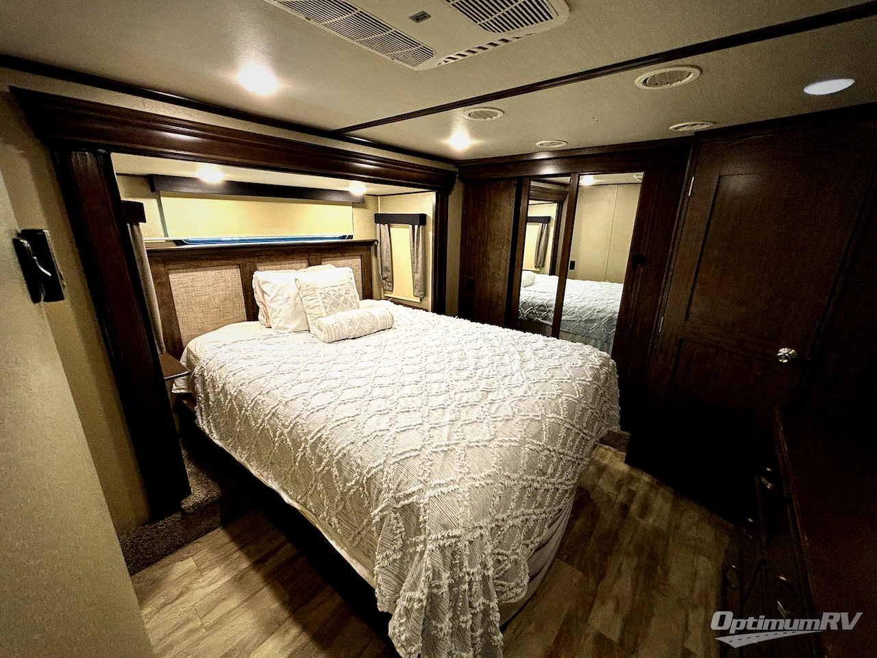 2019 Grand Design Solitude 375RES Photo 8