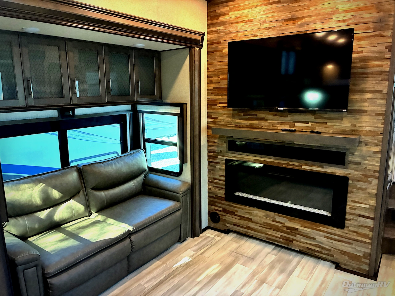 2022 Grand Design Solitude 390RK Photo 8
