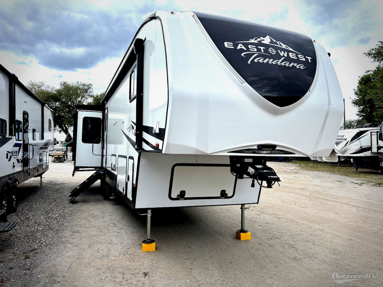 2024 East To West Tandara 385MB Photo 1