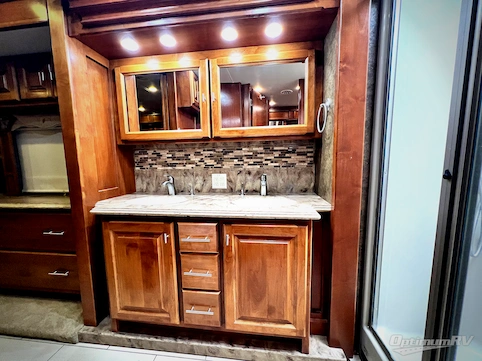 2014 Tiffin Phaeton 40AH RV Photo 4