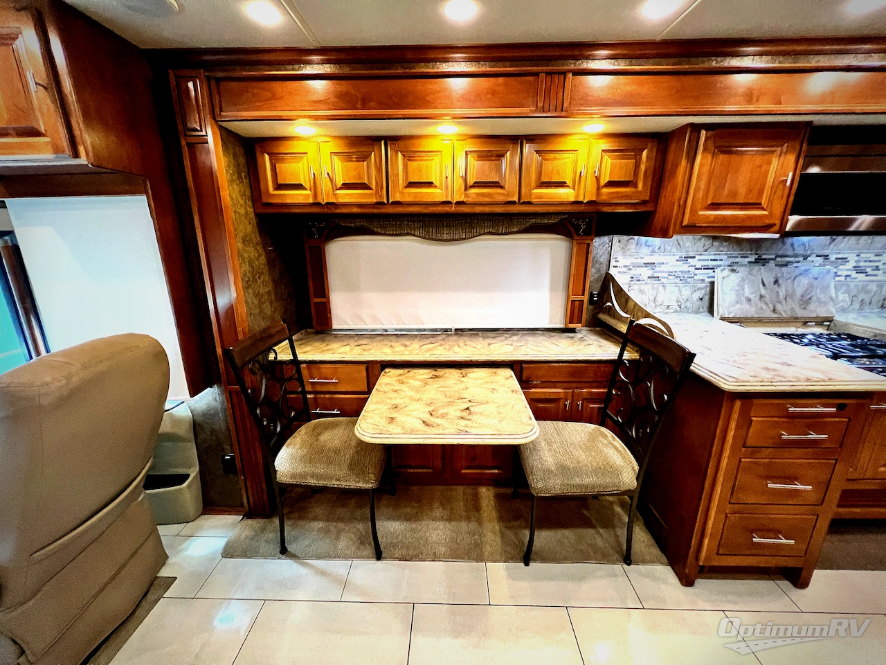 2014 Tiffin Phaeton 40AH Photo 11