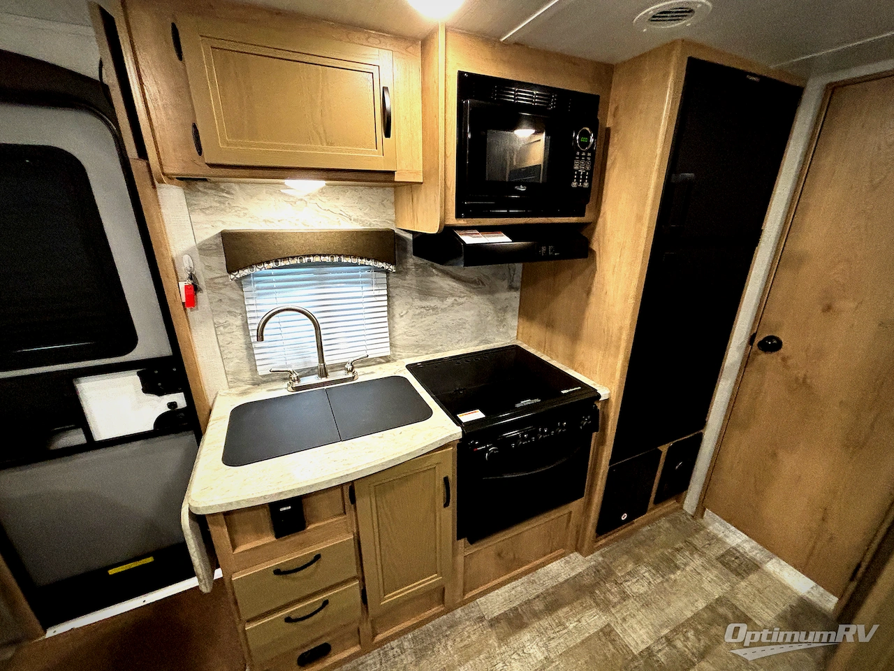 2021 Winnebago Towables Micro Minnie 2106DS Photo 6