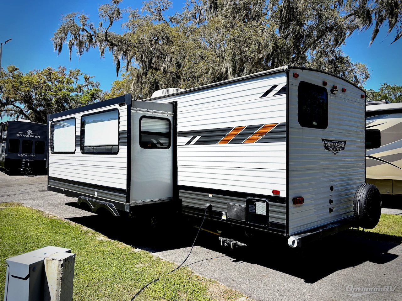 2022 Forest River Wildwood X-Lite 263BHXL Photo 3