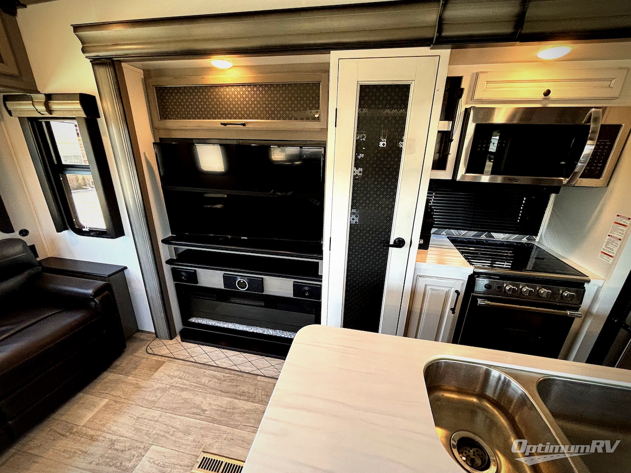 2022 Keystone Montana 3855BR Photo 9