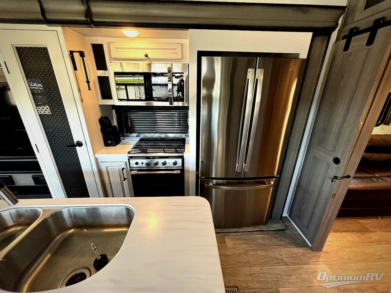 2022 Keystone Montana 3855BR Photo 10