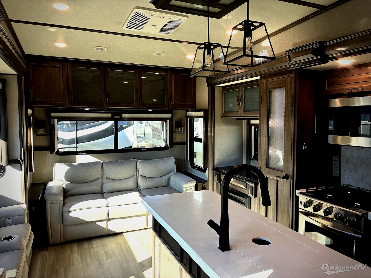 2022 Grand Design Solitude 378MBS Photo 4