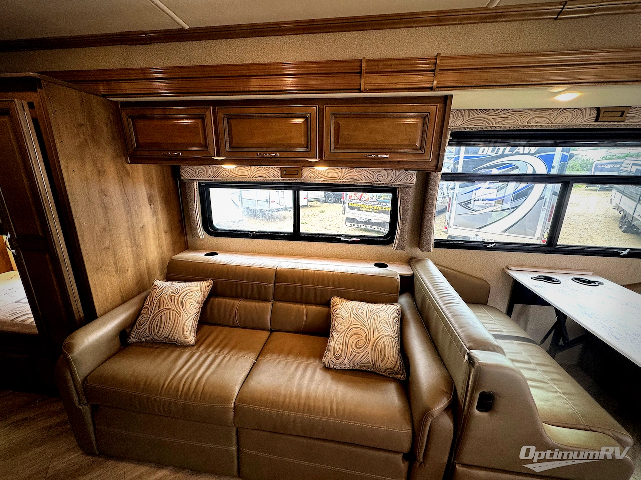 2019 Holiday Rambler Vacationer 36F Photo 12