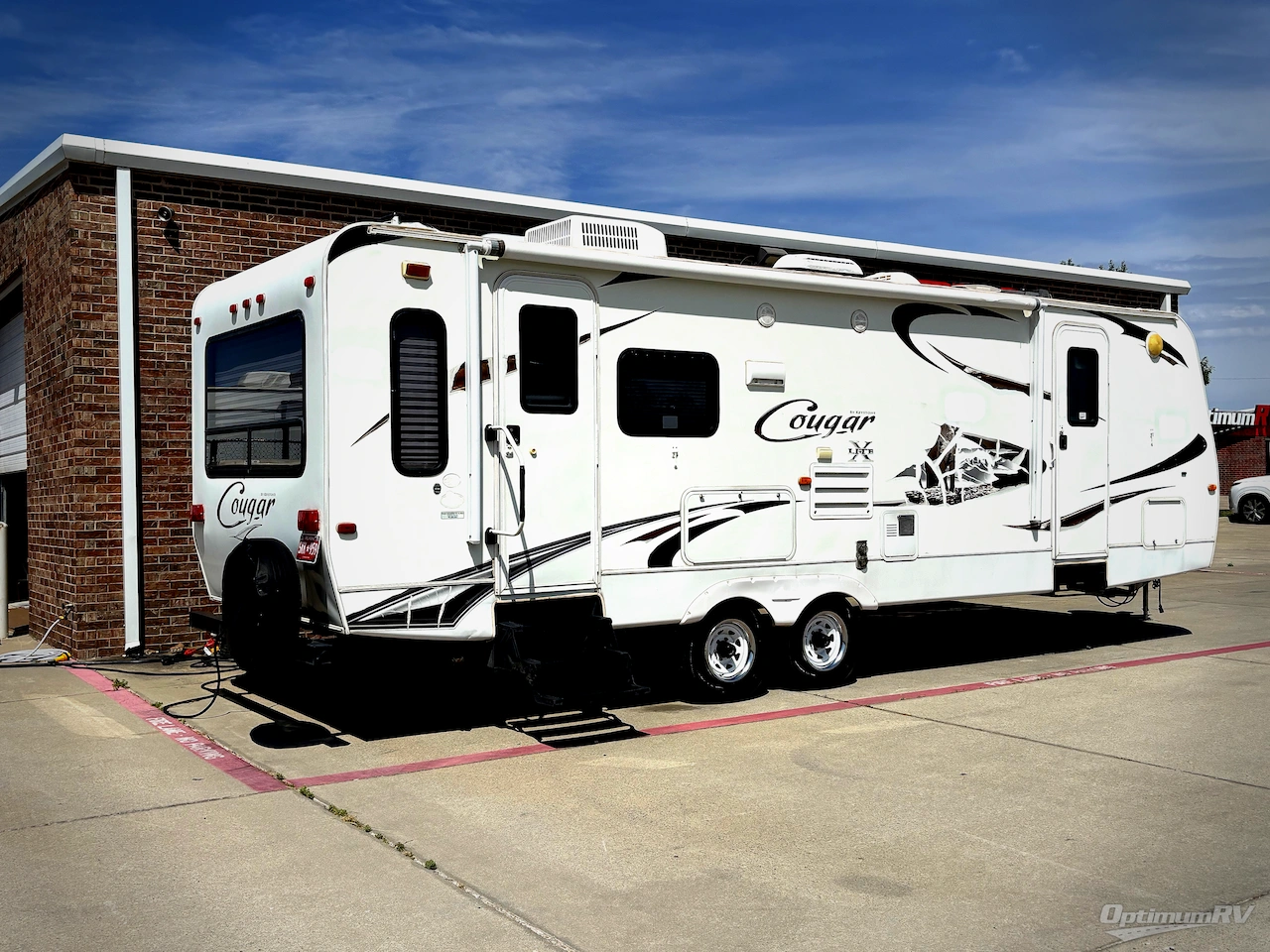 2010 Keystone Cougar X-Lite 27RLS Photo 2