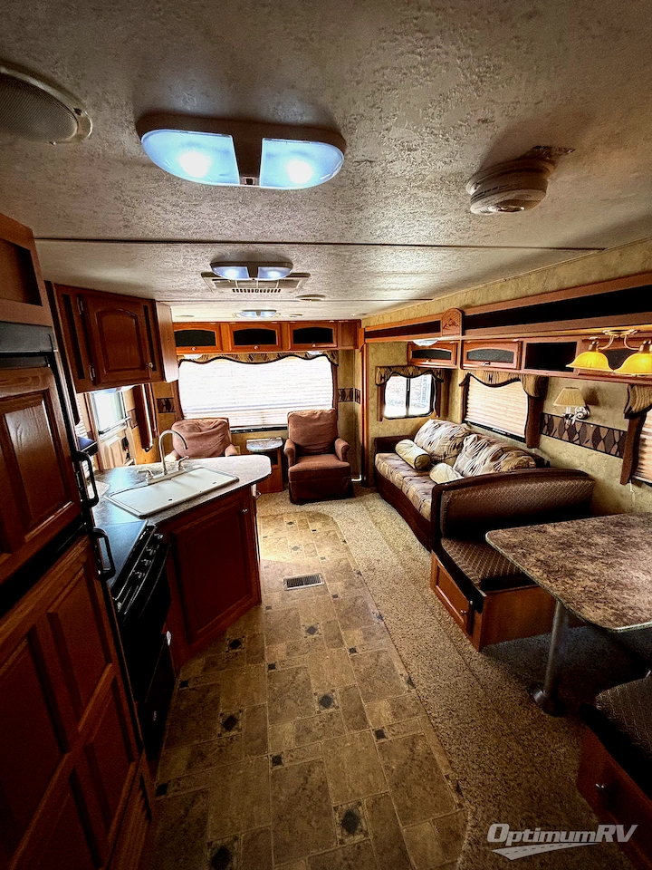 2010 Keystone Cougar X-Lite 27RLS Photo 4