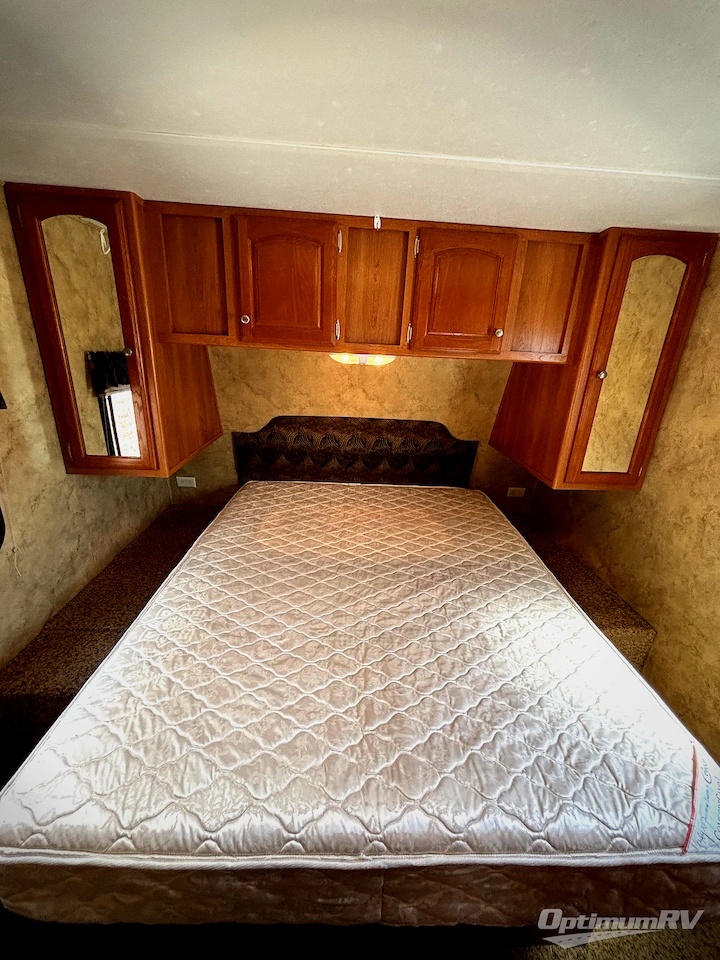 2010 Keystone Cougar X-Lite 27RLS Photo 6