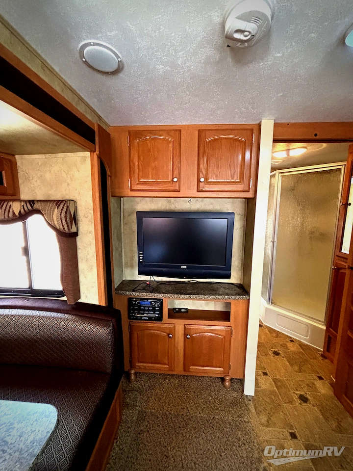 2010 Keystone Cougar X-Lite 27RLS Photo 14