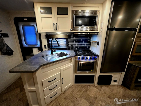 2022 Palomino Puma 28DBFQ RV Photo 2