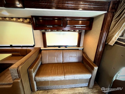 2017 Fleetwood Jamboree 31U RV Photo 4