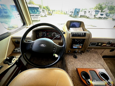 2015 Fleetwood Bounder 35K RV Photo 2