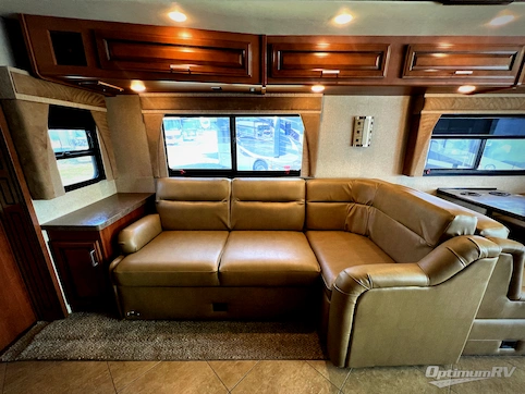 2015 Fleetwood Bounder 35K RV Photo 3