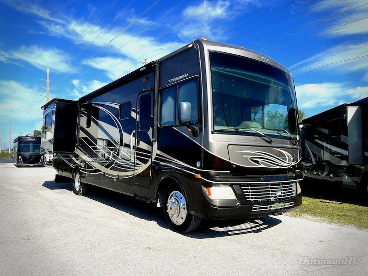 2015 Fleetwood Bounder 35K RV Photo 1