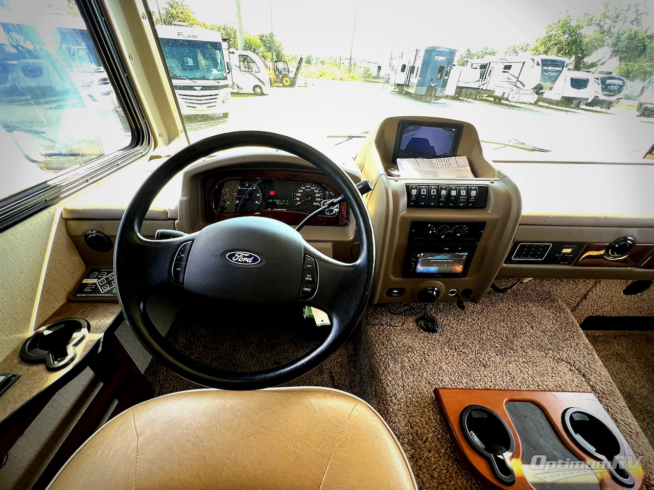 2015 Fleetwood Bounder 35K Photo 7