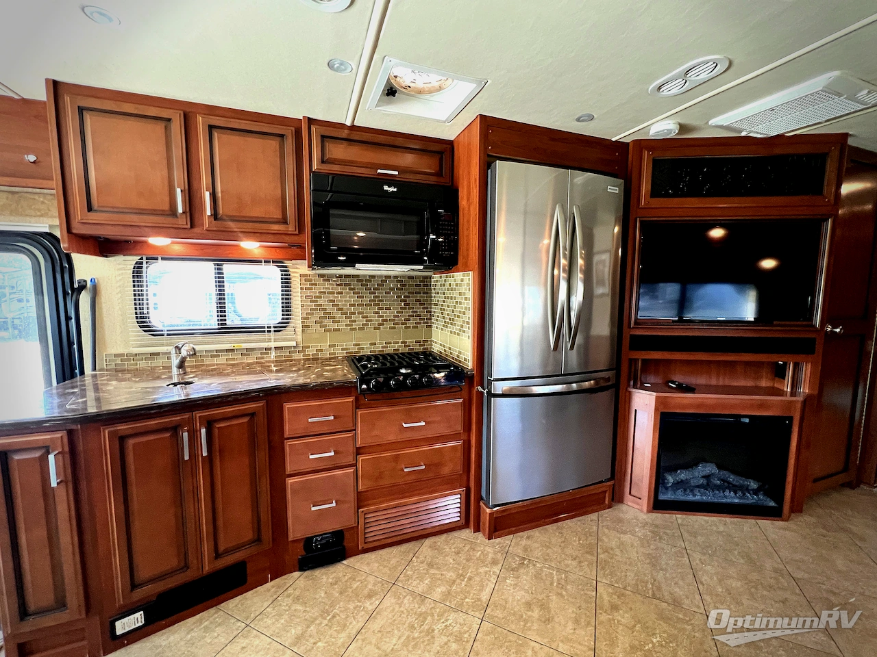 2015 Fleetwood Bounder 35K Photo 8