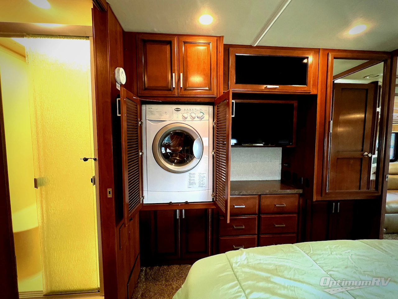 2015 Fleetwood Bounder 35K Photo 18
