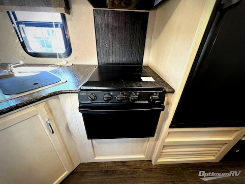 2019 Winnebago Towables Minnie 2500FL RV Photo 3