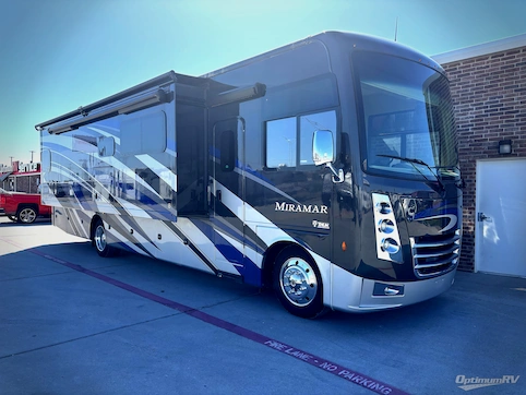 Used 2020 Thor Motor Coach Miramar 35.4 Featured Photo