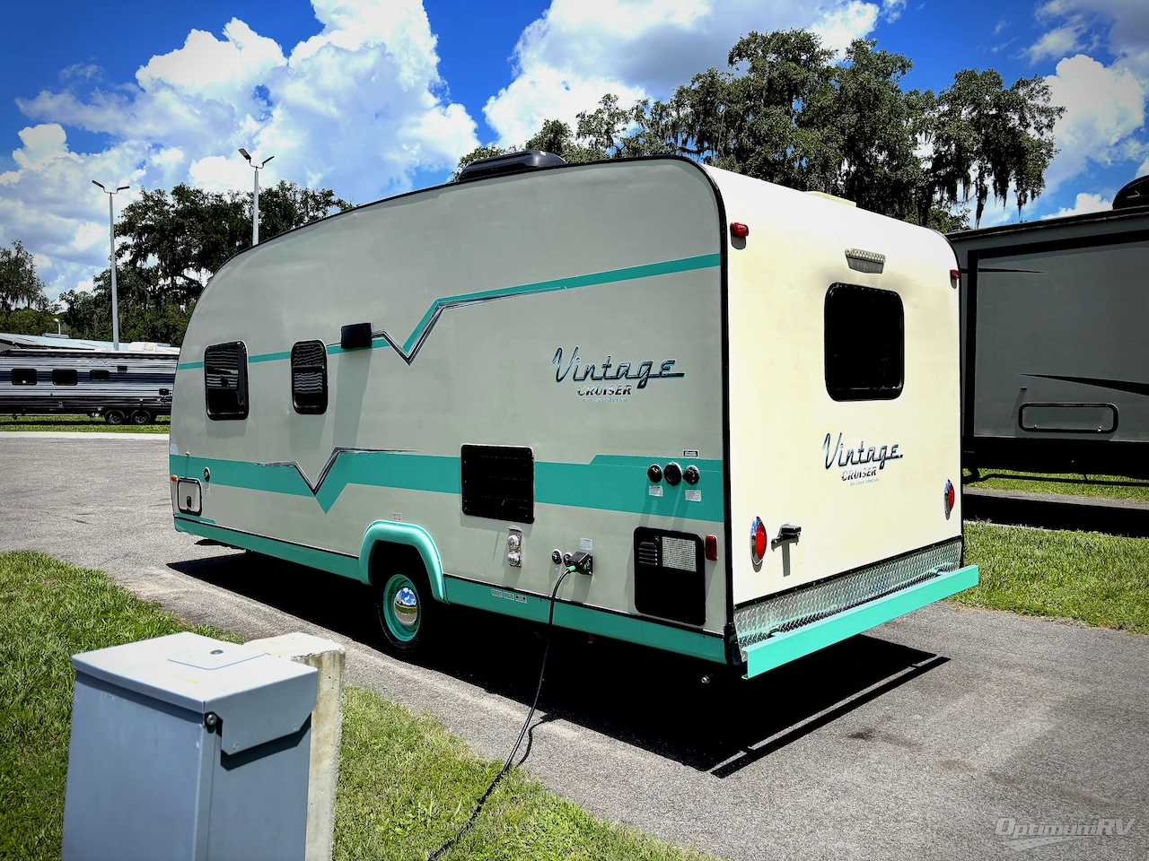 2017 Gulf Stream Vintage Cruiser 19RBS Photo 3