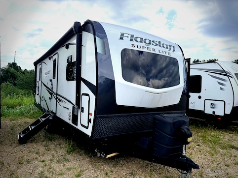 Used 2022 Forest River Flagstaff Super Lite 26FKBS Featured Photo