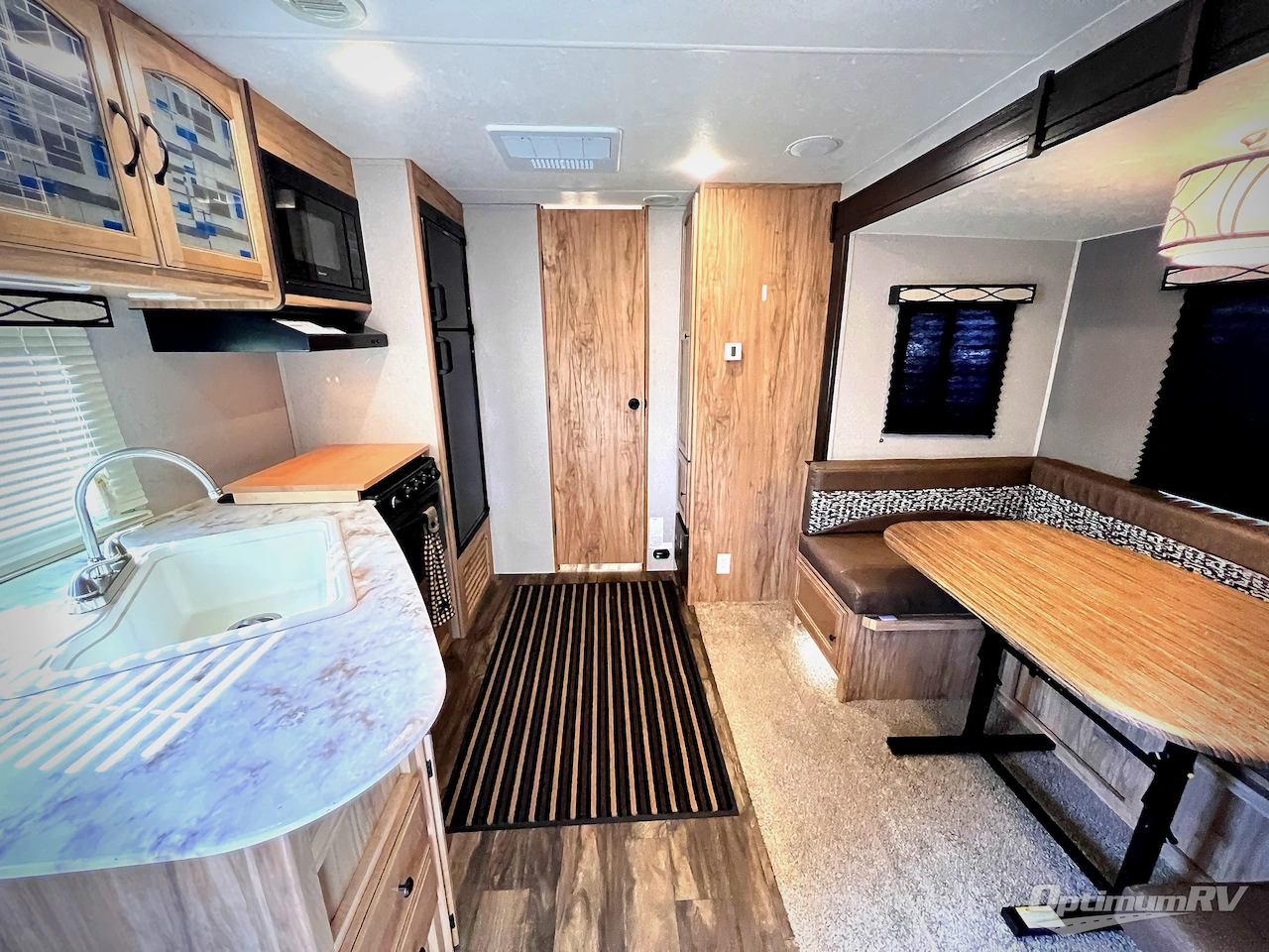 2018 Coachmen Freedom Express Ultra Lite 231RBDS Photo 4