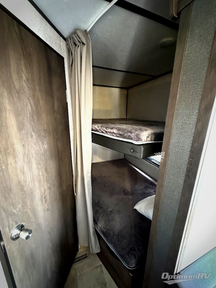 2021 Dutchmen Coleman Lantern Series 263BH Photo 6