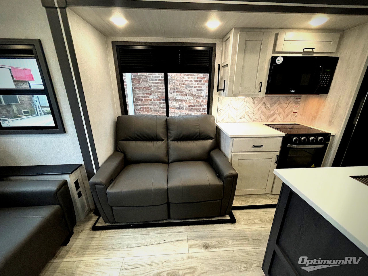 2025 East To West Tandara 386MB-OK Photo 8