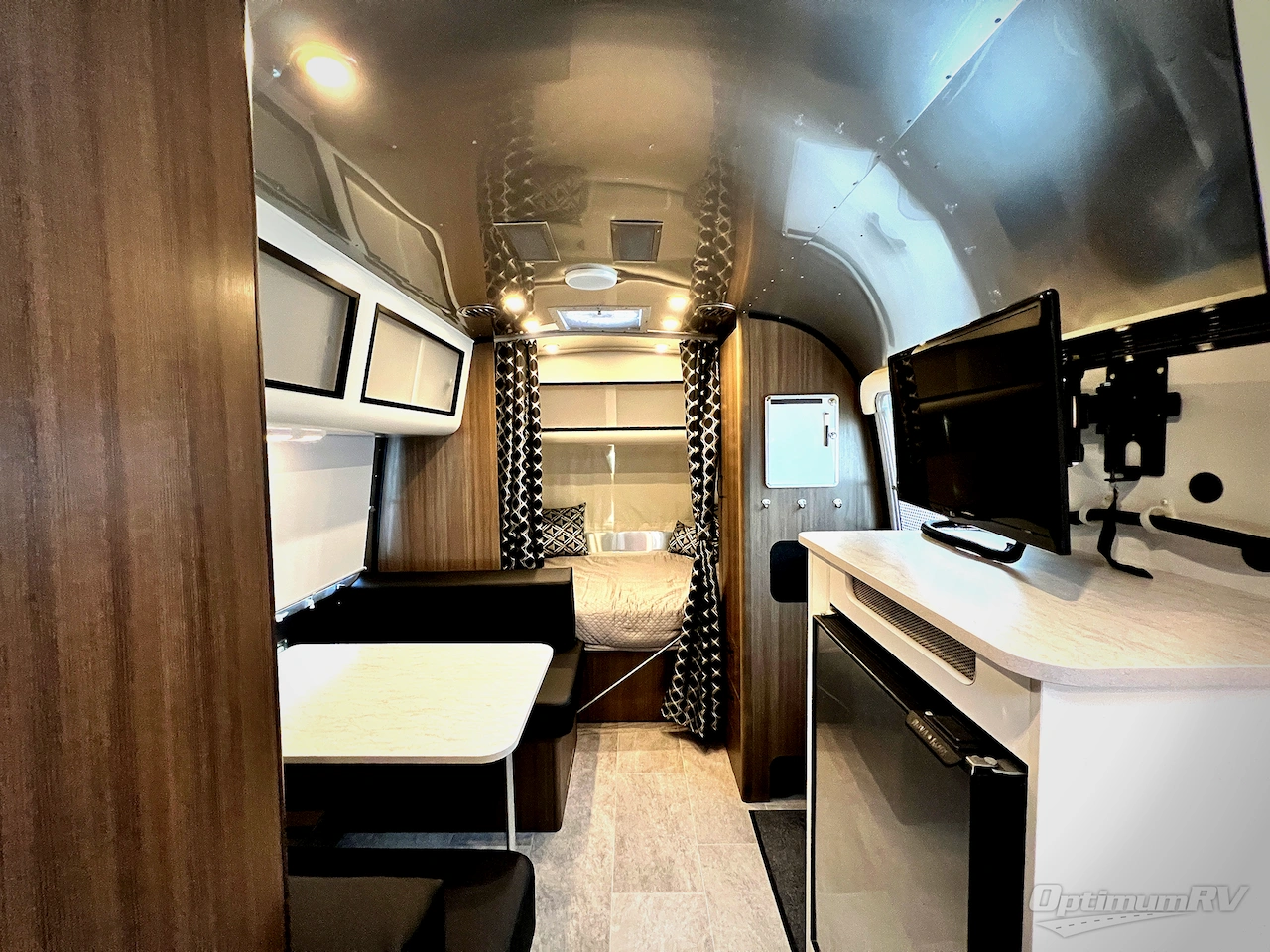 2022 Airstream Caravel 20FB Photo 4