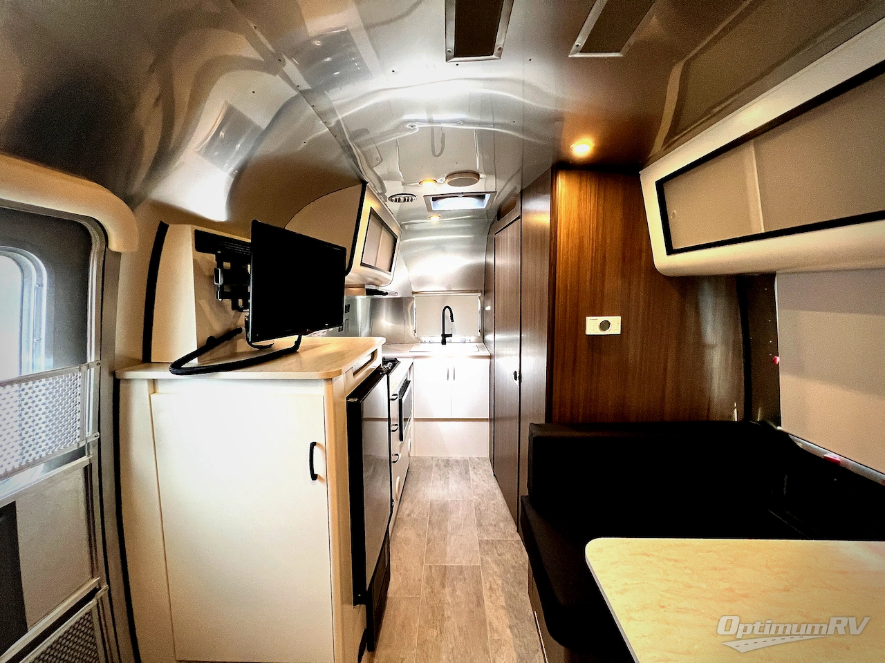2022 Airstream Caravel 20FB Photo 5