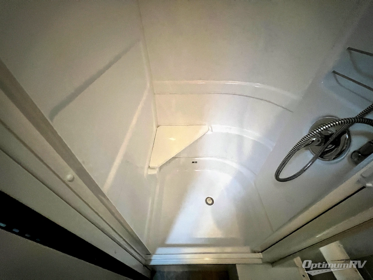 2022 Airstream Caravel 20FB Photo 16
