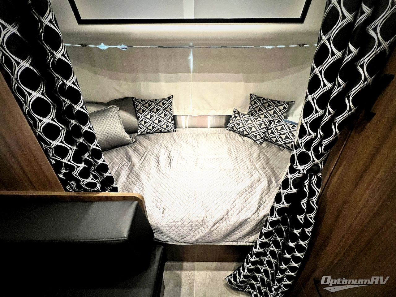 2022 Airstream Caravel 20FB Photo 7